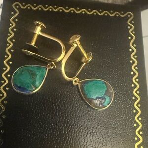 18kt yellow gold cabochon cut chrysocollas earrings